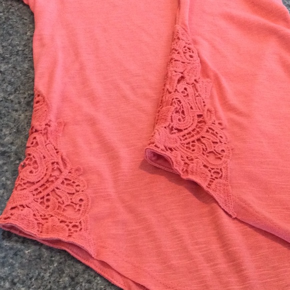 SUMMER SALE Mudd Lace Tee. Women’s size Small - Picture 7 of 9